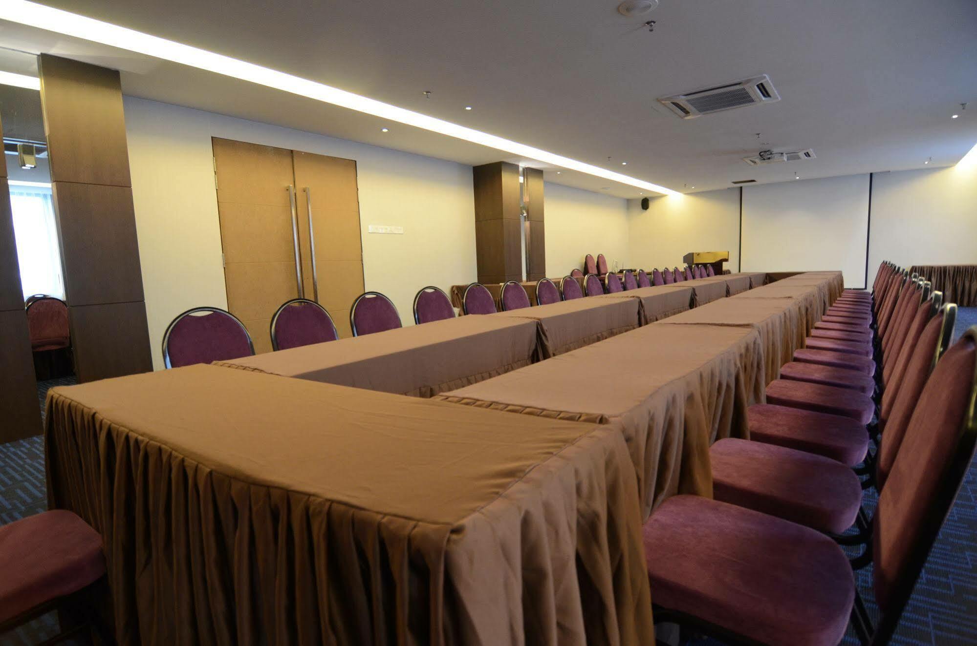 The Leverage Business Hotel Johor Bahru Exterior photo